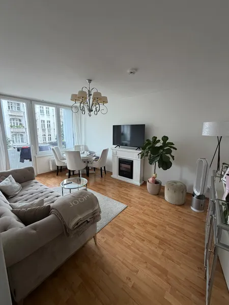 Nahe Kudamm u. Savignyplatz – möblierte 1,5 Zi Wohnung mit Balkon — photo 1